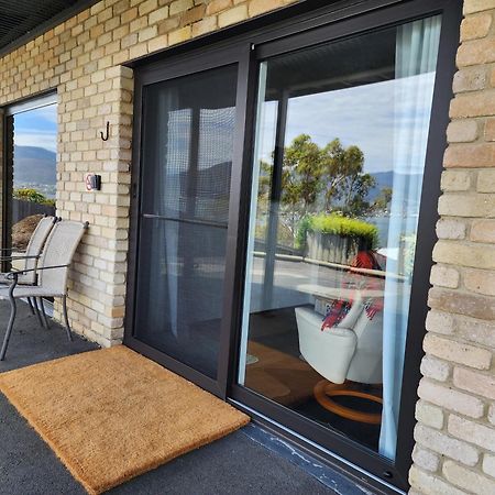 Waterfront Abode - 2 Bedrooms Хоубарт Екстериор снимка